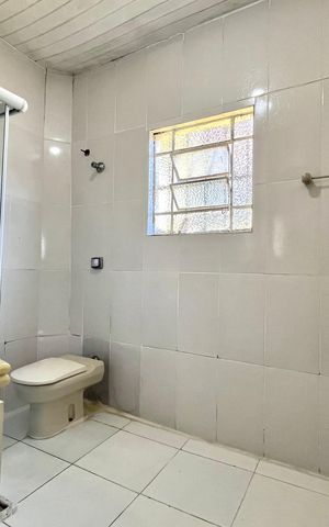 Casa à venda com 220m², 6 quartos e 1 vaga Casa à venda com 220m², 6 quartos e 1 vagaBanheiro Casa 1