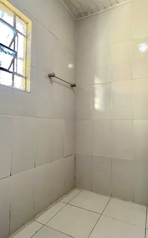 Casa à venda com 220m², 6 quartos e 1 vaga Casa à venda com 220m², 6 quartos e 1 vagaBanheiro Casa 1