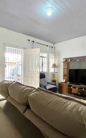 Casa à venda com 220m², 6 quartos e 1 vaga Casa à venda com 220m², 6 quartos e 1 vagaSala Casa 1