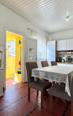 Casa à venda com 220m², 6 quartos e 1 vaga Casa à venda com 220m², 6 quartos e 1 vagaCozinha Casa 1
