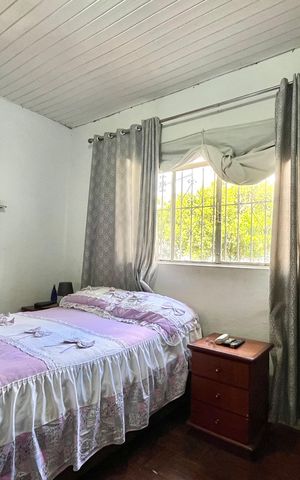 Casa à venda com 220m², 6 quartos e 1 vaga Casa à venda com 220m², 6 quartos e 1 vagaQuarto 1 Casa 1