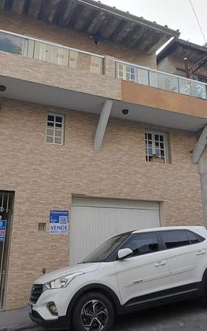 Casa à venda com 230m², 6 quartos e 2 vagas Casa à venda com 230m², 6 quartos e 2 vagasFachada