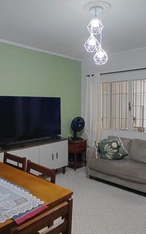 Casa à venda com 230m², 6 quartos e 2 vagas Casa à venda com 230m², 6 quartos e 2 vagasSala