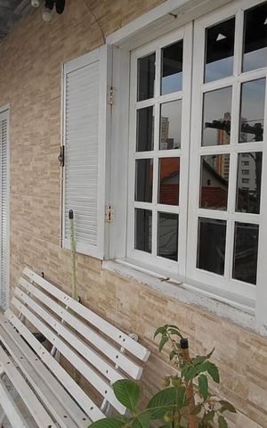 Casa à venda com 230m², 6 quartos e 2 vagas Casa à venda com 230m², 6 quartos e 2 vagasQuarto 5 - Varanda