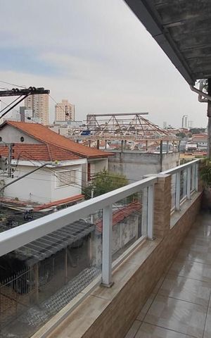 Casa à venda com 230m², 6 quartos e 2 vagas Casa à venda com 230m², 6 quartos e 2 vagasQuarto 5 - Varanda