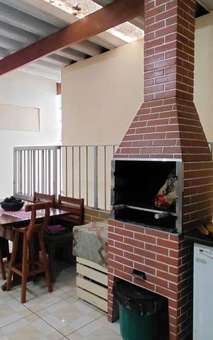 Casa à venda com 230m², 6 quartos e 2 vagas Casa à venda com 230m², 6 quartos e 2 vagasÁrea de Serviço