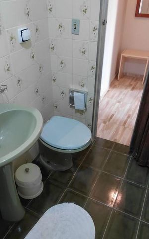Casa à venda com 230m², 6 quartos e 2 vagas Casa à venda com 230m², 6 quartos e 2 vagasBanheiro 1