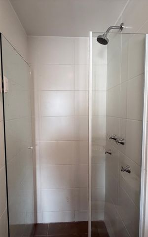 Studio para alugar com 25m², 1 quarto e 1 vaga Studio para alugar com 25m², 1 quarto e 1 vagaBanheiro