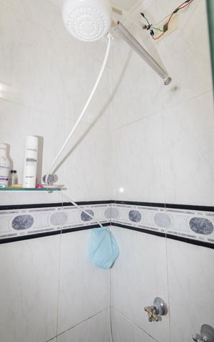 Casa à venda com 240m², 3 quartos e 1 vaga Casa à venda com 240m², 3 quartos e 1 vagaBanheiro da Suíte 1