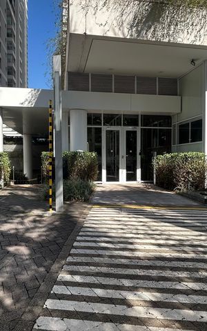 Apartamento à venda com 250m², 4 quartos e 4 vagasFachada