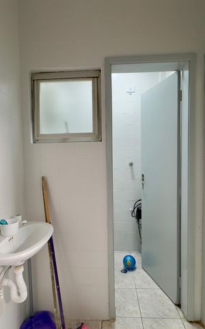 Casa à venda com 113m², 4 quartos e 2 vagas Casa à venda com 113m², 4 quartos e 2 vagasBanheiro 1