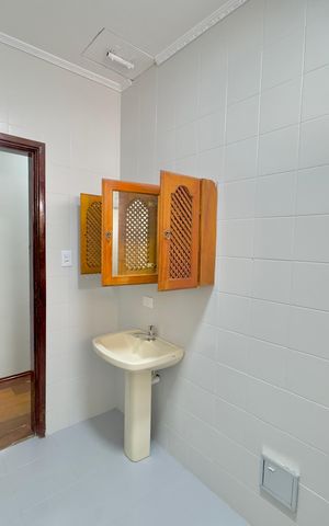 Casa à venda com 113m², 4 quartos e 2 vagas Casa à venda com 113m², 4 quartos e 2 vagasBanheiro social 2
