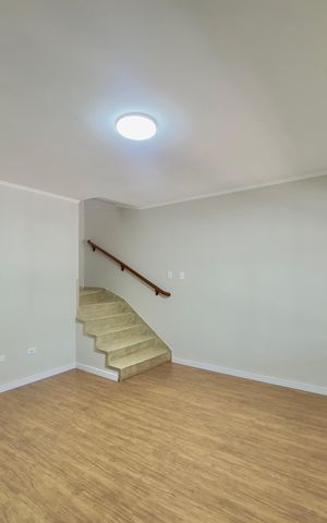 Casa à venda com 113m², 4 quartos e 2 vagas Casa à venda com 113m², 4 quartos e 2 vagasSala