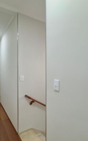 Casa à venda com 113m², 4 quartos e 2 vagas Casa à venda com 113m², 4 quartos e 2 vagasCorredor