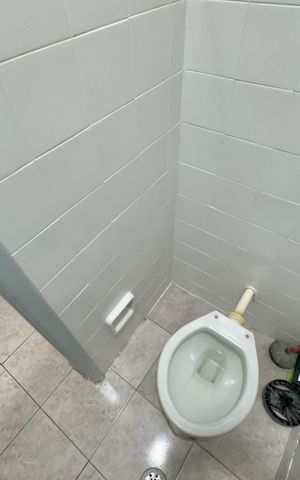 Casa à venda com 113m², 4 quartos e 2 vagas Casa à venda com 113m², 4 quartos e 2 vagasBanheiro social