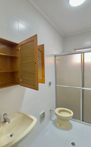 Casa à venda com 113m², 4 quartos e 2 vagas Casa à venda com 113m², 4 quartos e 2 vagasBanheiro social 2