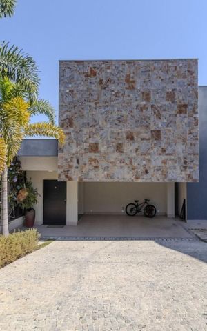 Casa para alugar com 400m², 6 quartos e 4 vagasFachada