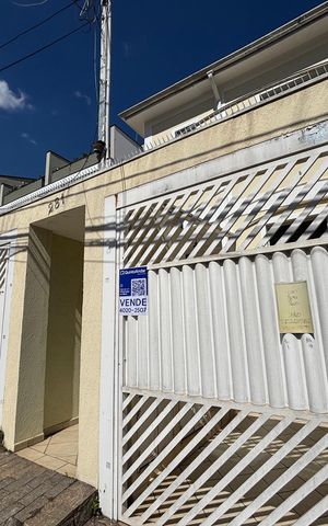 Casa à venda com 190m², 3 quartos e 2 vagas Casa à venda com 190m², 3 quartos e 2 vagasFachada