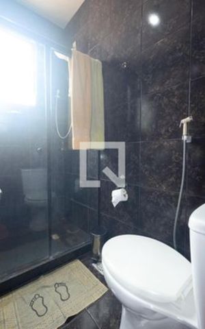 Casa de condomínio à venda com 75m², 4 quartos e 3 vagas Casa de condomínio à venda com 75m², 4 quartos e 3 vagasBanheiro da Suíte