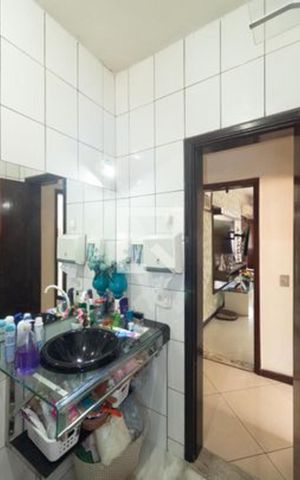Casa de condomínio à venda com 75m², 4 quartos e 3 vagas Casa de condomínio à venda com 75m², 4 quartos e 3 vagasBanheiro Social 1