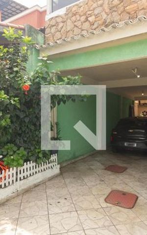 Casa de condomínio à venda com 75m², 4 quartos e 3 vagas Casa de condomínio à venda com 75m², 4 quartos e 3 vagasÁrea externa