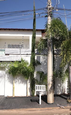 Casa para alugar com 250m², 3 quartos e 4 vagasFachada