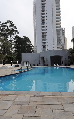 Apartamento à venda com 280m², 4 quartos e 4 vagasÁrea comum - Piscina 2