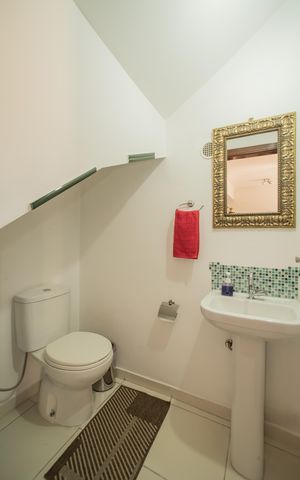 Casa à venda com 102m², 2 quartos e 2 vagas Casa à venda com 102m², 2 quartos e 2 vagasLavabo