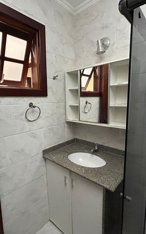 Casa para alugar com 240m², 3 quartos e 3 vagasBanheiro 1