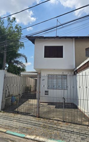 Casa à venda com 79m², 2 quartos e 2 vagas Casa à venda com 79m², 2 quartos e 2 vagasFachada