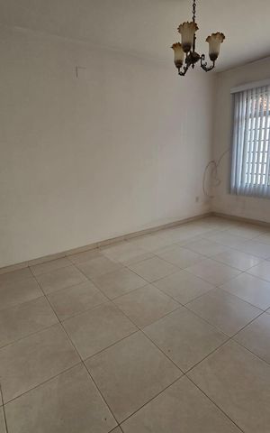 Casa à venda com 79m², 2 quartos e 2 vagas Casa à venda com 79m², 2 quartos e 2 vagasSala