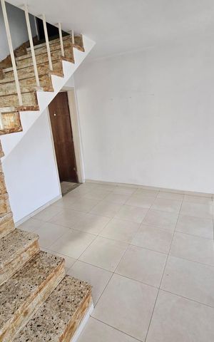 Casa à venda com 79m², 2 quartos e 2 vagas Casa à venda com 79m², 2 quartos e 2 vagasSala