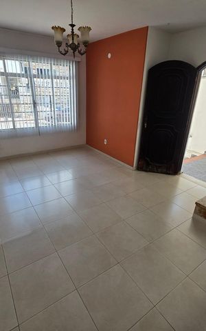 Casa à venda com 79m², 2 quartos e 2 vagas Casa à venda com 79m², 2 quartos e 2 vagasSala