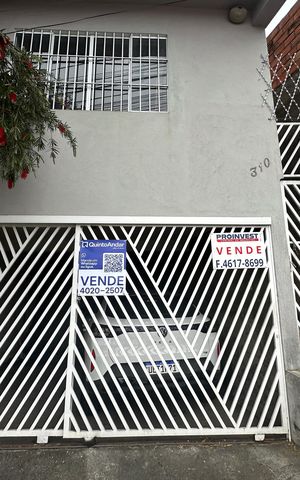 Casa à venda com 276m², 6 quartos e 2 vagas Casa à venda com 276m², 6 quartos e 2 vagasFachada