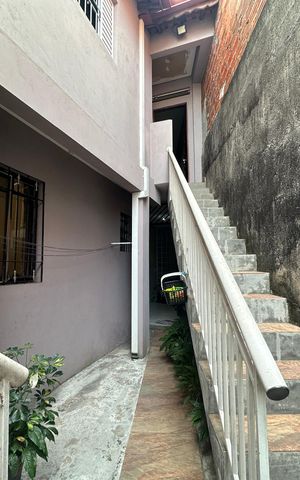 Casa à venda com 276m², 6 quartos e 2 vagas Casa à venda com 276m², 6 quartos e 2 vagasQuintal