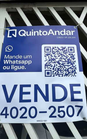 Casa à venda com 276m², 6 quartos e 2 vagas Casa à venda com 276m², 6 quartos e 2 vagasFachada