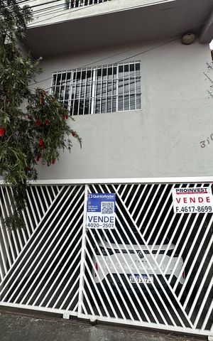 Casa à venda com 276m², 6 quartos e 2 vagas Casa à venda com 276m², 6 quartos e 2 vagasFachada