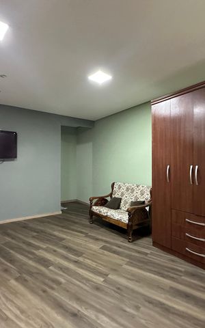 Casa à venda com 276m², 6 quartos e 2 vagas Casa à venda com 276m², 6 quartos e 2 vagasEdícula