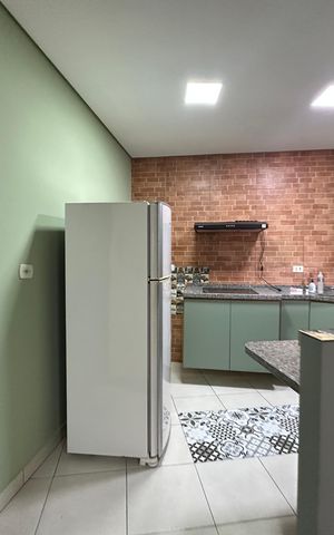 Casa à venda com 276m², 6 quartos e 2 vagas Casa à venda com 276m², 6 quartos e 2 vagasEdícula