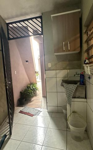 Casa à venda com 276m², 6 quartos e 2 vagas Casa à venda com 276m², 6 quartos e 2 vagasÁrea de Serviço