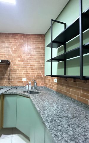 Casa à venda com 276m², 6 quartos e 2 vagas Casa à venda com 276m², 6 quartos e 2 vagasEdícula