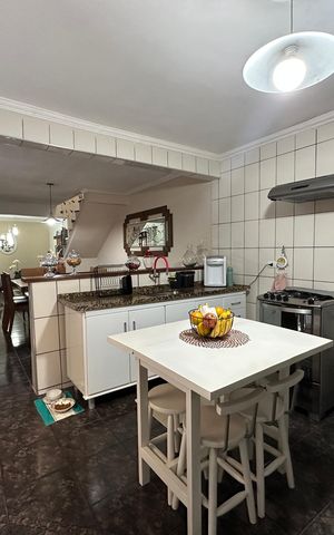 Casa à venda com 120m², 3 quartos e 2 vagas Casa à venda com 120m², 3 quartos e 2 vagasCozinha