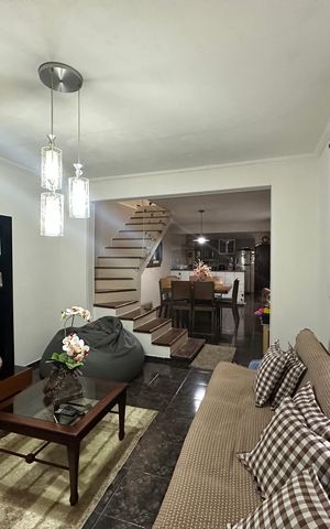 Casa à venda com 120m², 3 quartos e 2 vagas Casa à venda com 120m², 3 quartos e 2 vagasSala