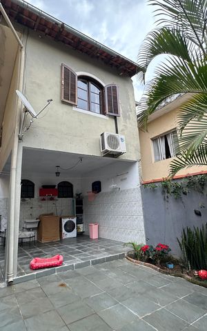 Casa à venda com 120m², 3 quartos e 2 vagas Casa à venda com 120m², 3 quartos e 2 vagasQuintal