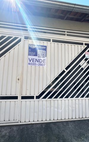 Casa à venda com 120m², 3 quartos e 2 vagas Casa à venda com 120m², 3 quartos e 2 vagasFachada