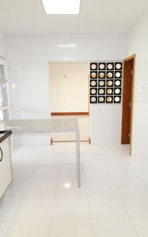 Casa de condomínio para alugar com 350m², 5 quartos e 4 vagasCozinha