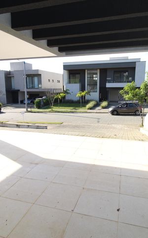 Casa de condomínio para alugar com 350m², 5 quartos e 4 vagasGaragem
