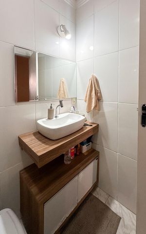 Casa à venda com 87m², 3 quartos e 2 vagas Casa à venda com 87m², 3 quartos e 2 vagasBanheiro Social