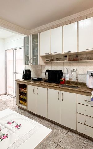 Casa à venda com 87m², 3 quartos e 2 vagas Casa à venda com 87m², 3 quartos e 2 vagasCozinha