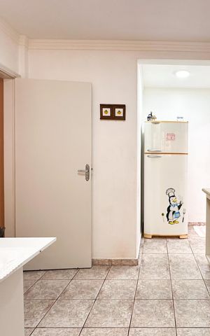 Casa à venda com 87m², 3 quartos e 2 vagas Casa à venda com 87m², 3 quartos e 2 vagasCozinha